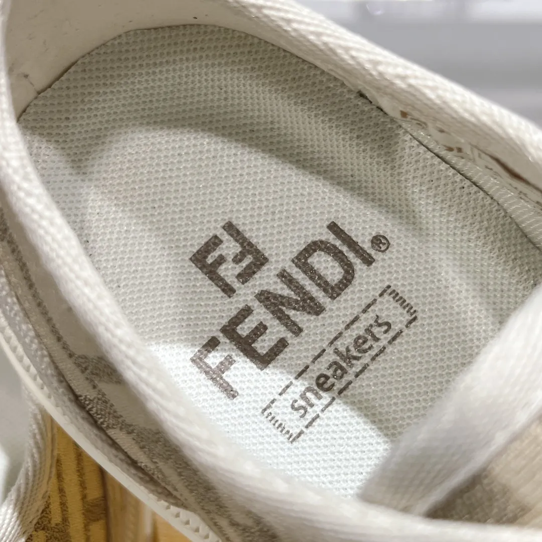 Couple style 💰460❤️Fendi Fendi's latest couple canvas shoes ❑ Fabric: Original customized imported jacquard canvas material ❑ Inner lining: Imported canvas material ❑ Sole: Original molded non-slip TPU outsole ❑ Bottom thickness: 2.5cm ❑ Size: Women's 35-40/Men's 39-45